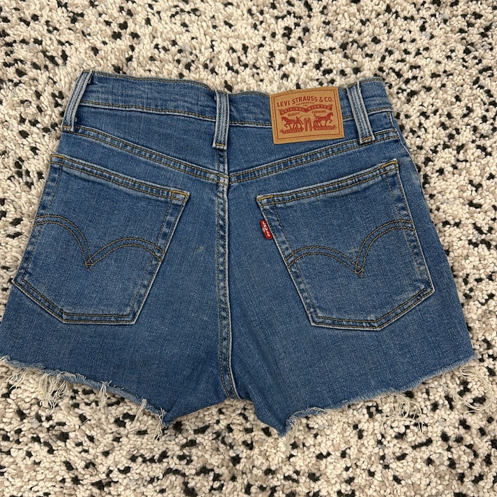 Levi's High Rise Shorts - Picture 2 of 7